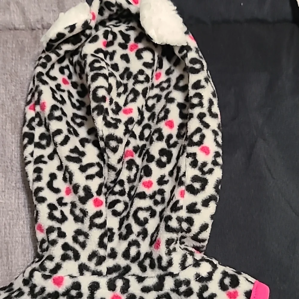 Clothes - Picture 3 of 3